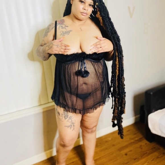 Naughty Queen Lingerie Set - Picture 3 of 3